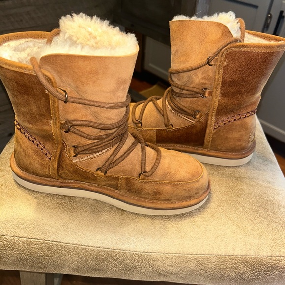 Ugg Lodge Boots Brown Leather Size 7  in Great Preowned Condition - Picture 1 of 7